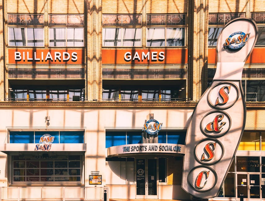 Hollywood Bowling & Billiards