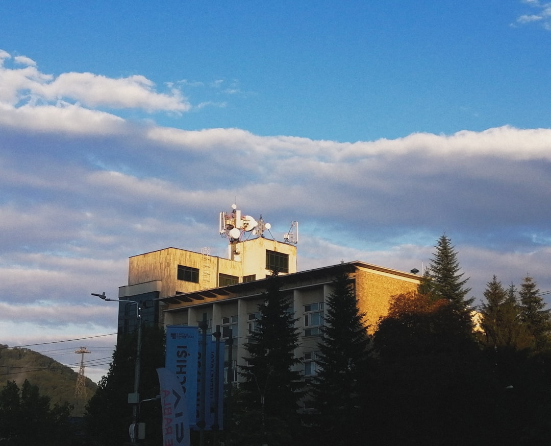 Kouvolan skeittihalli, Valkealan mailapelihalli Kouvolan skeittihalli, Valkealan mailapelihalli