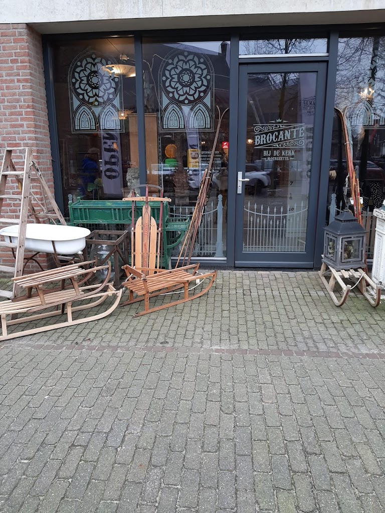Brocante bij de kerk in Moergestel