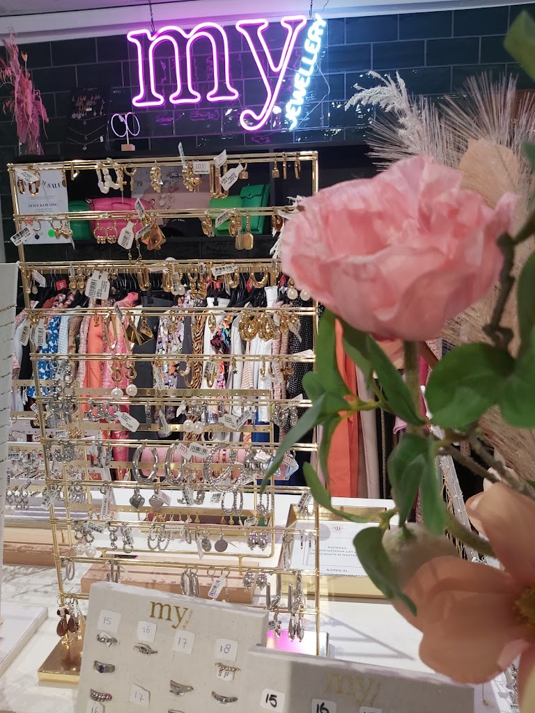 L'Avenue Fashion & Shoes - Official iXXXi verkooppunt en dealer L'Avenue Fashion & Shoes - Official iXXXi verkooppunt en dealer