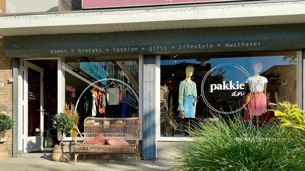 PAKKIE AN PAKKIE AN