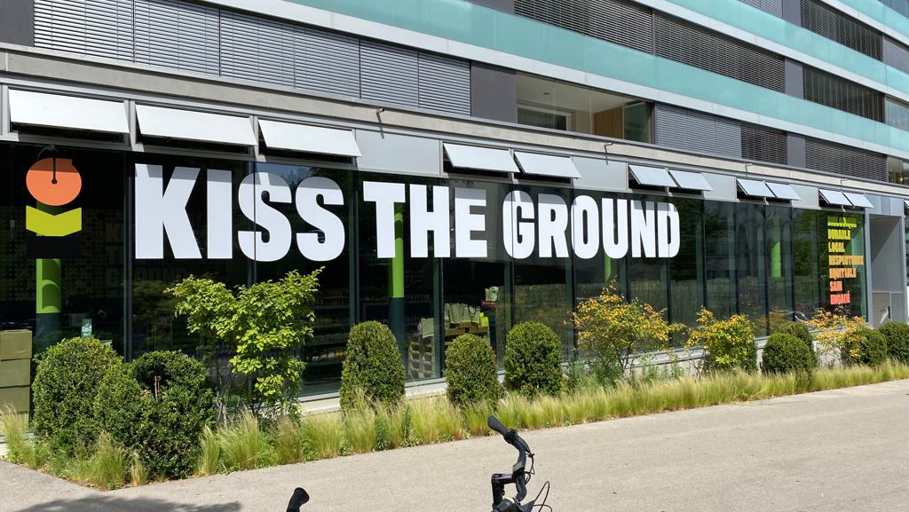 Kiss The Ground Nyon