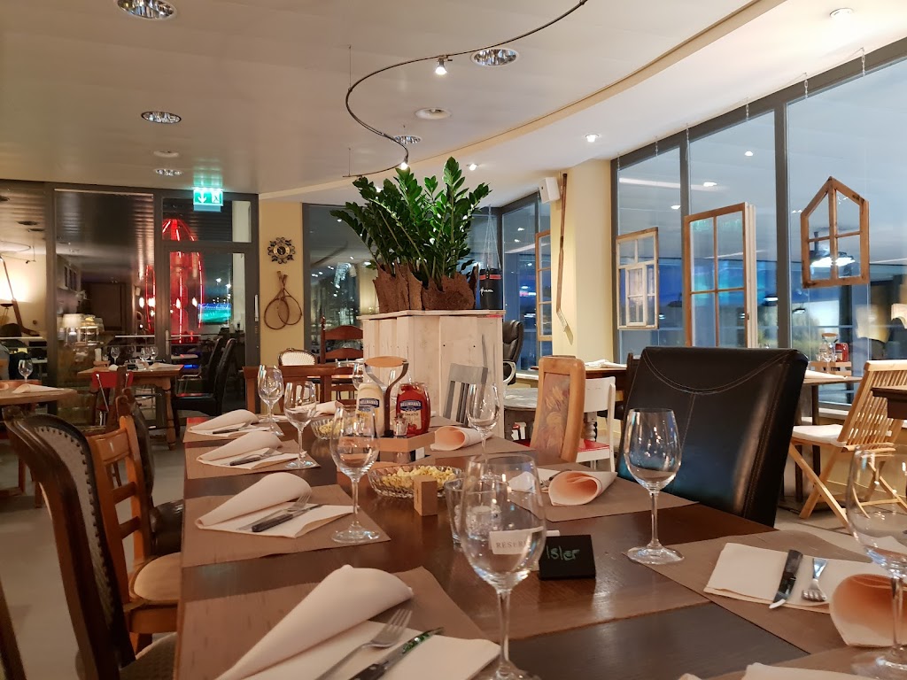 Restaurant 83NULLZWEI im Schluefweg Restaurant 83NULLZWEI im Schluefweg