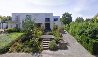 Dr. F.j.m.e. Roumen B.V. Dr. F.j.m.e. Roumen B.V.