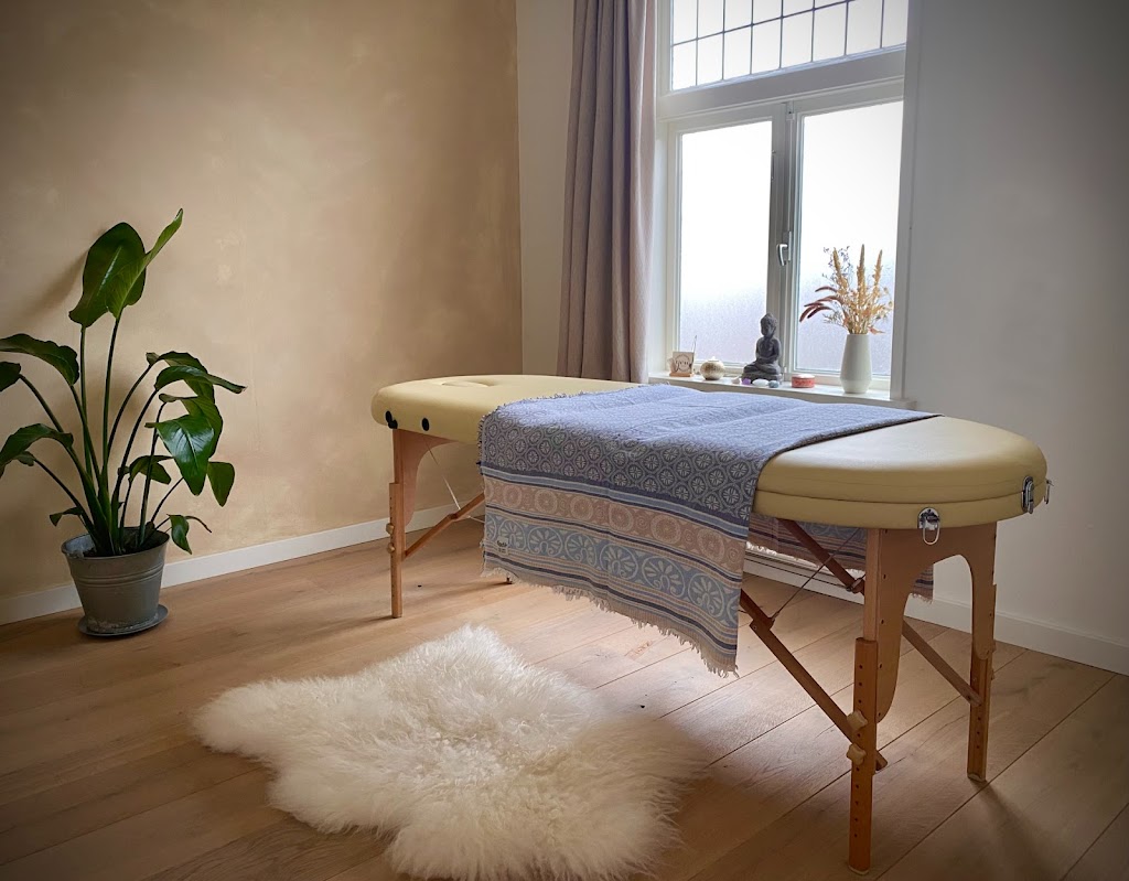 Hold Space - Holistische, lichaamsgerichte coaching, massage & yoga